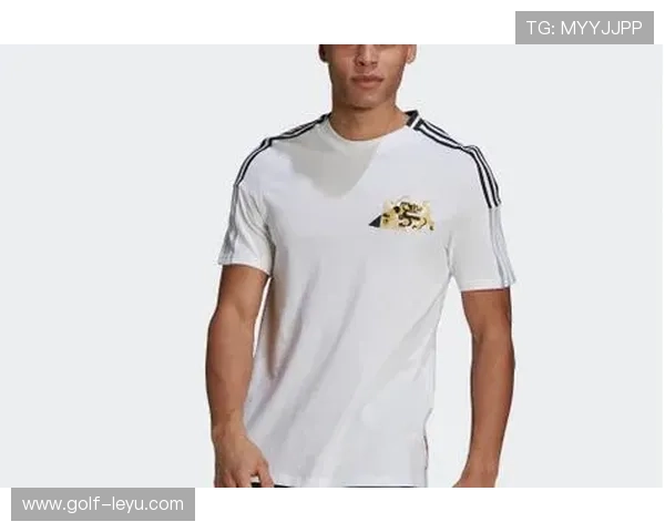 阿迪达斯足球明星女款T恤时尚运动风格展示舒适与活力完美结合